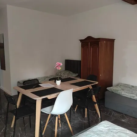 Wynajem Macierzysz * 모리