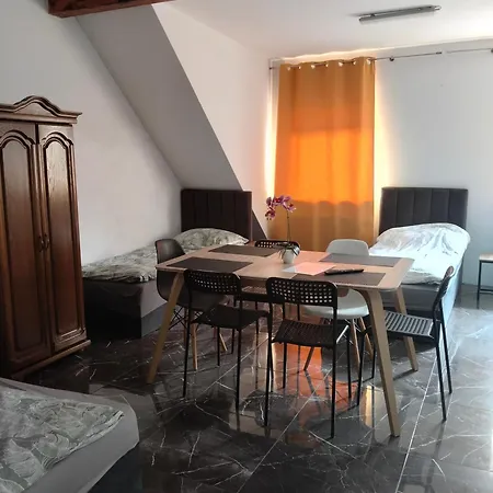 홈스테이 Wynajem Macierzysz 모리